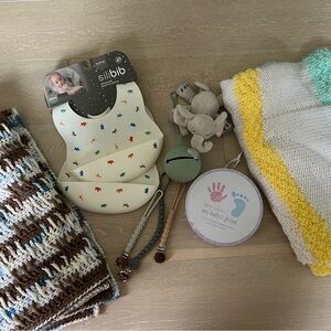 Soother accessories, bibs, baby blankets, footprint gift
